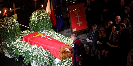 Powiększ grafikę: Uroczystości pogrzebowe - Europejskie Centrum Solidarności